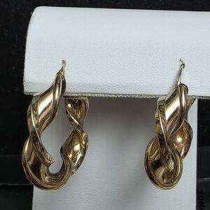 E236 10k Gold Twisted Wavy Hoop Earrings
